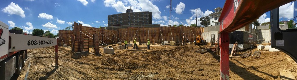Crew and foundation wall forms on a Reedy Concrete jobsite